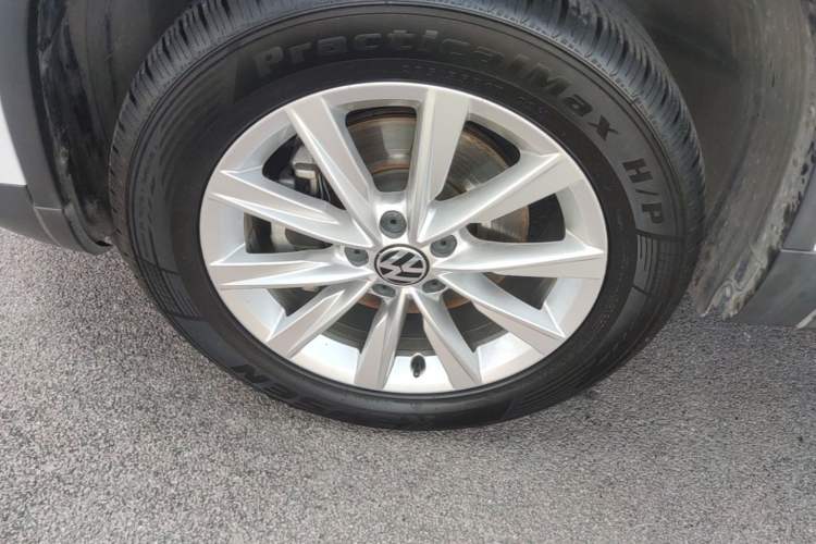 Used Volkswagen Tiguan 2016 280TSI Automatic Two-Wheel Drive Silk Road Comfort Edition Left Front Wheel Hub
