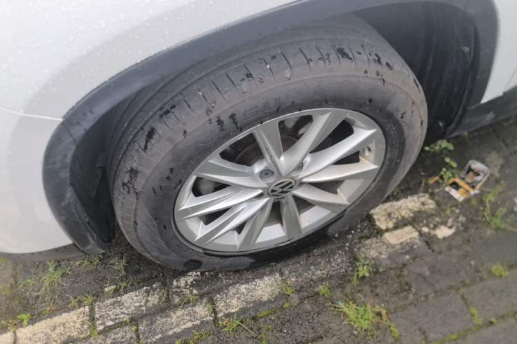 Used Volkswagen Tiguan 2016 280TSI Automatic Two-Wheel-Drive Silk Road Style Edition Left Front Wheel Hub
