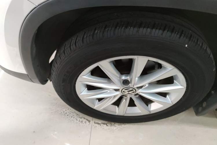 Used Volkswagen Tiguan 2016 300TSI Automatic All-Wheel Drive Fashion Vision Edition Left Front Wheel Hub