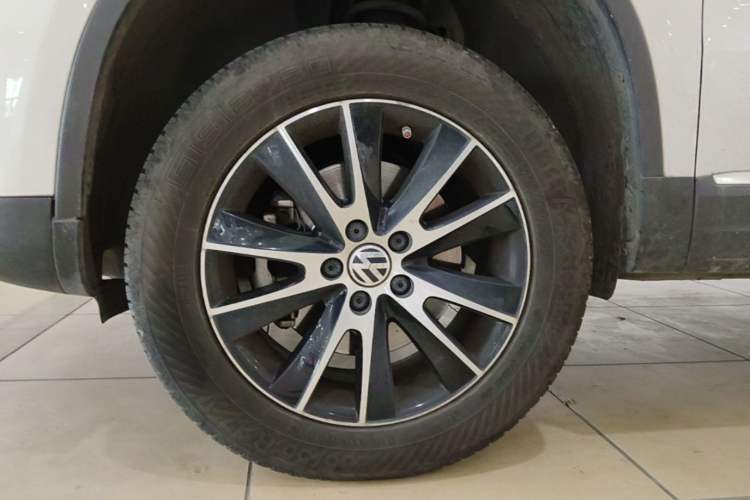 Used Volkswagen Tiguan 2016 300TSI Automatic Two-Wheel Drive Luxury Edition Left Front Wheel Hub