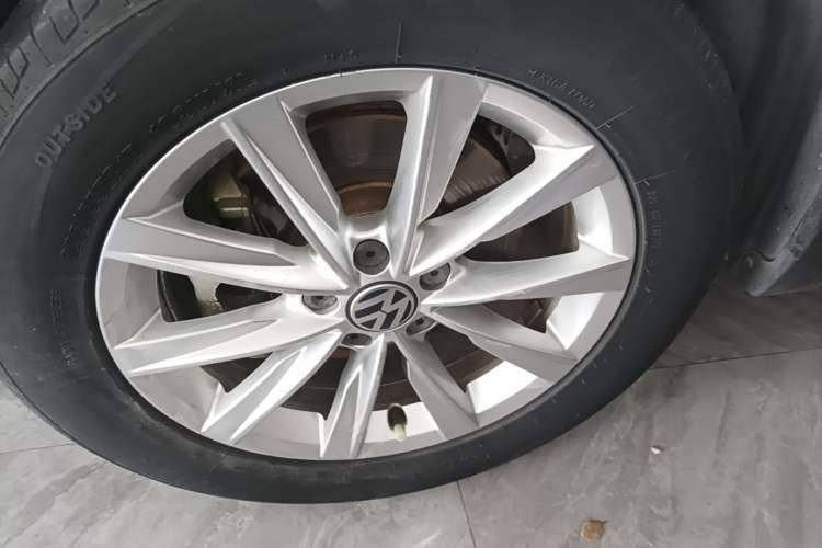 Used Volkswagen Tiguan 2016 280TSI Automatic Two-Wheel Drive Silk Road Comfort Edition Left Front Wheel Hub