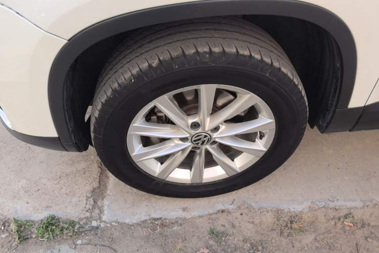 Used Volkswagen Tiguan 2016 300TSI Automatic Two-Wheel Drive Comfort Edition Left Front Wheel Hub