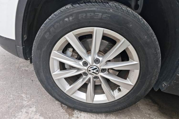 Used Volkswagen Tiguan 2016 280TSI Automatic Two-Wheel-Drive Silk Road Style Edition Left Front Wheel Hub