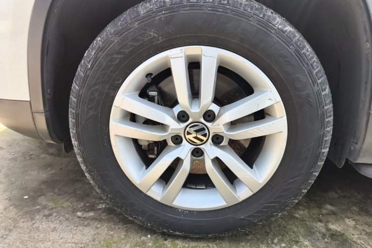 Used Volkswagen Tiguan 2016 300TSI Automatic Two-Wheel Drive Trend Edition Left Front Wheel Hub