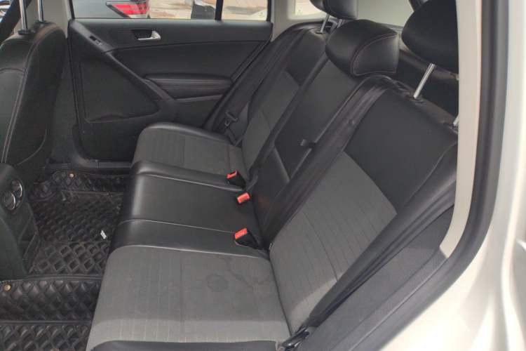 Used Volkswagen Tiguan 2016 280TSI Automatic Two-Wheel-Drive Silk Road Style Edition Left Rear Seat