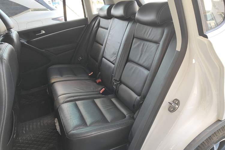 Used Volkswagen Tiguan 2016 300TSI Automatic All-Wheel Drive Luxury Edition Left Rear Seat