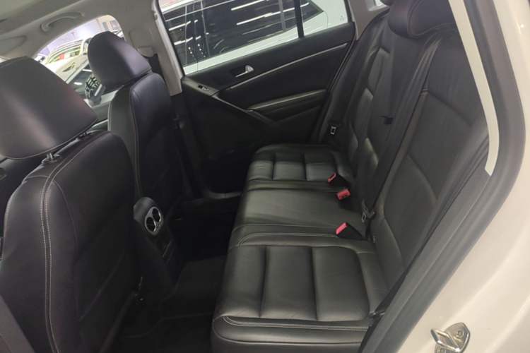 Used Volkswagen Tiguan 2016 280TSI Automatic Two-Wheel Drive Silk Road Comfort Edition Left Rear Seat