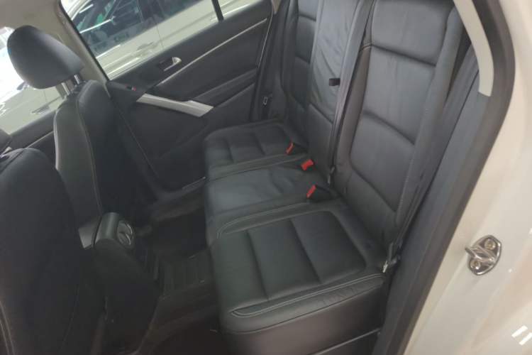 Used Volkswagen Tiguan 2016 300TSI Automatic All-Wheel Drive Luxury Edition Left Rear Seat