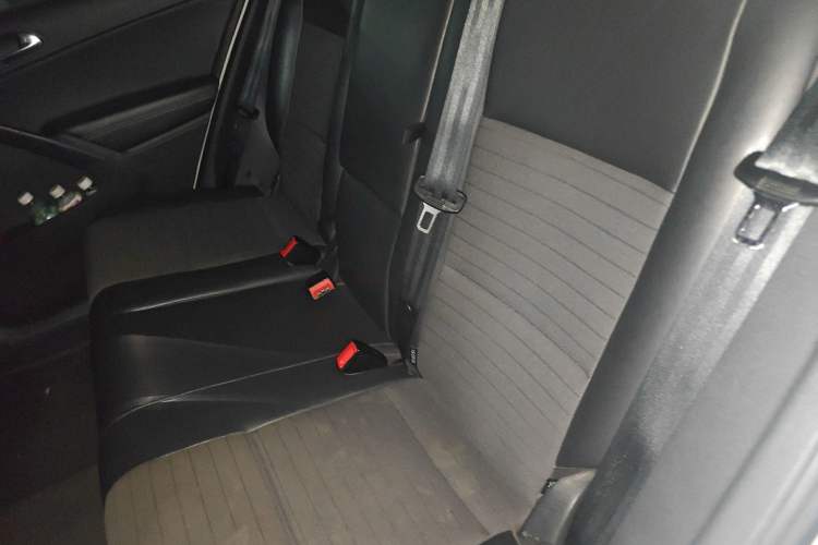 Used Volkswagen Tiguan 2016 280TSI Automatic Two-Wheel-Drive Silk Road Style Edition Left Rear Seat