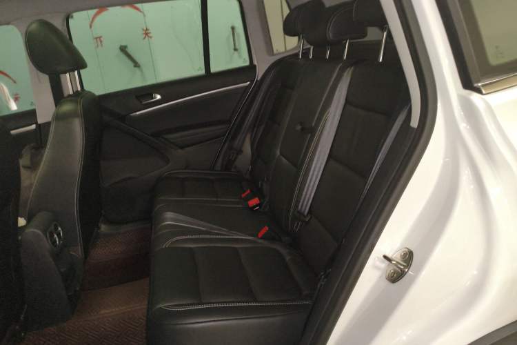 Used Volkswagen Tiguan 2016 280TSI Automatic Two-Wheel Drive Silk Road Comfort Edition Left Rear Seat