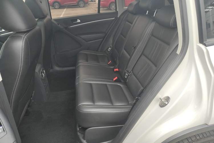 Used Volkswagen Tiguan 2016 280TSI Automatic Two-Wheel Drive Silk Road Comfort Edition Left Rear Seat