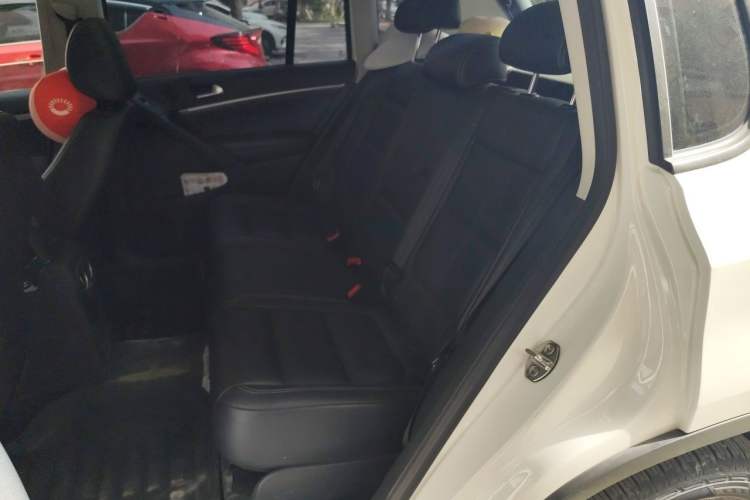 Used Volkswagen Tiguan 2016 280TSI Automatic Two-Wheel-Drive Silk Road Style Edition Left Rear Seat