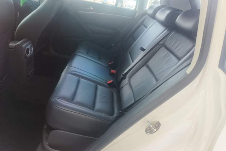 Used Volkswagen Tiguan 2016 280TSI Automatic Two-Wheel Drive Silk Road Comfort Edition Left Rear Seat