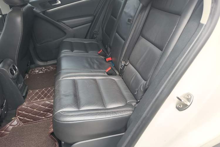 Used Volkswagen Tiguan 2016 300TSI Automatic All-Wheel Drive Luxury Edition Left Rear Seat