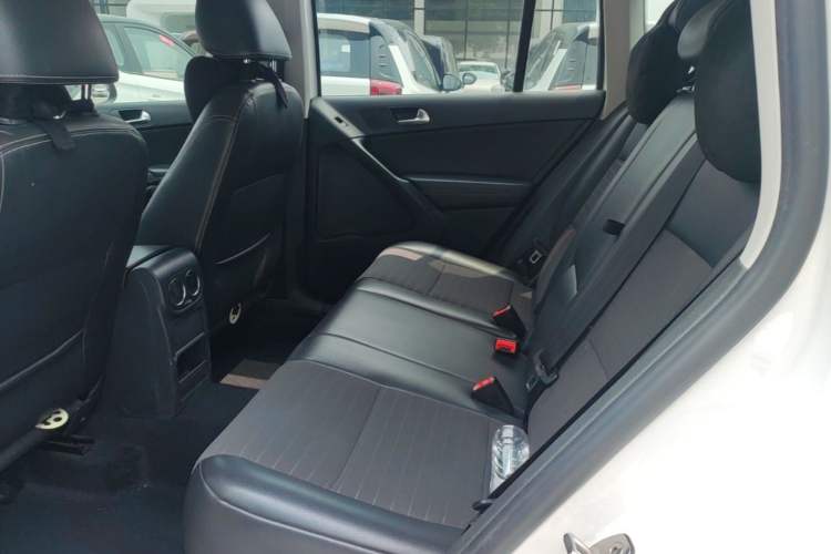 Used Volkswagen Tiguan 2016 280TSI Automatic Two-Wheel-Drive Silk Road Style Edition Left Rear Seat