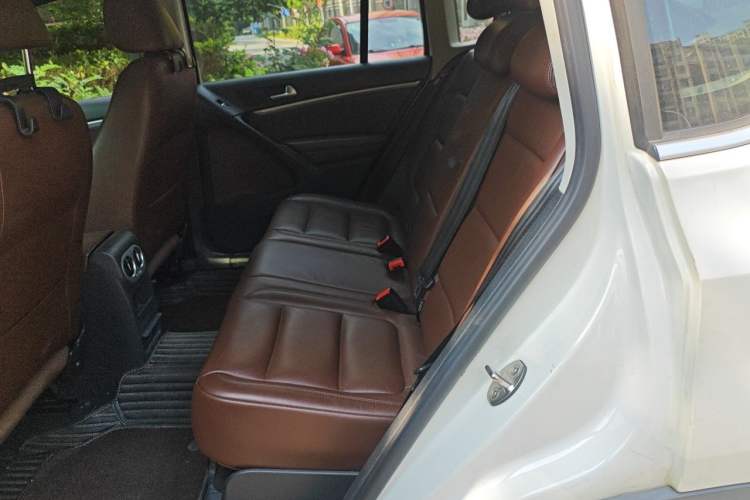 Used Volkswagen Tiguan 2016 300TSI Automatic All-Wheel Drive Luxury Edition Left Rear Seat
