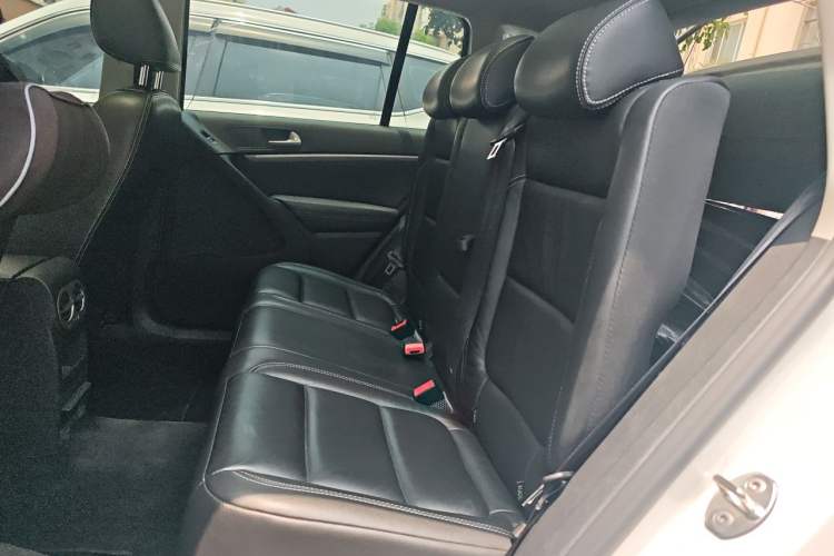 Used Volkswagen Tiguan 2016 280TSI Automatic Two-Wheel Drive Silk Road Comfort Edition Left Rear Seat