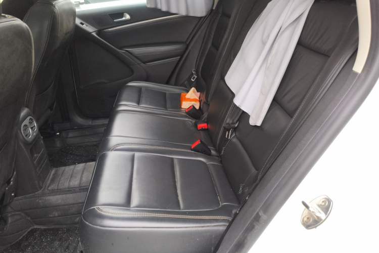 Used Volkswagen Tiguan 2016 280TSI Automatic Two-Wheel Drive Silk Road Comfort Edition Left Rear Seat