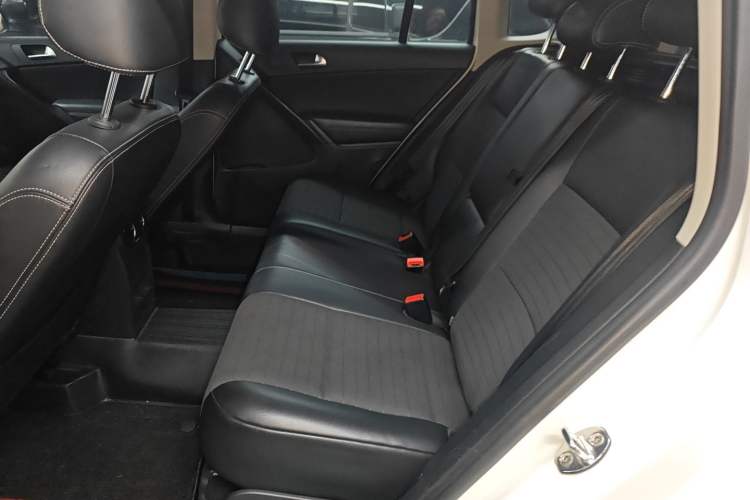 Used Volkswagen Tiguan 2016 280TSI Automatic Two-Wheel-Drive Silk Road Style Edition Left Rear Seat