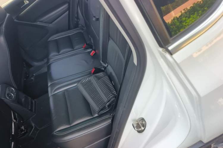 Used Volkswagen Tiguan 2016 330TSI Automatic All-Wheel Drive Luxury Edition Left Rear Seat