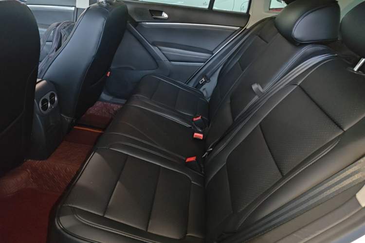 Used Volkswagen Tiguan 2016 280TSI Automatic Two-Wheel Drive Silk Road Comfort Edition Left Rear Seat