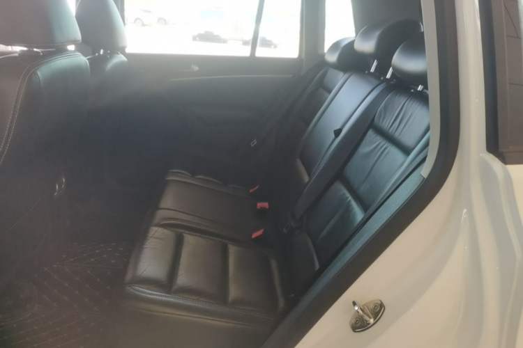 Used Volkswagen Tiguan 2016 280TSI Automatic Two-Wheel Drive Silk Road Comfort Edition Left Rear Seat