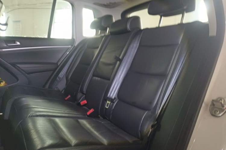 Used Volkswagen Tiguan 2016 300TSI Automatic All-Wheel Drive Luxury Edition Left Rear Seat