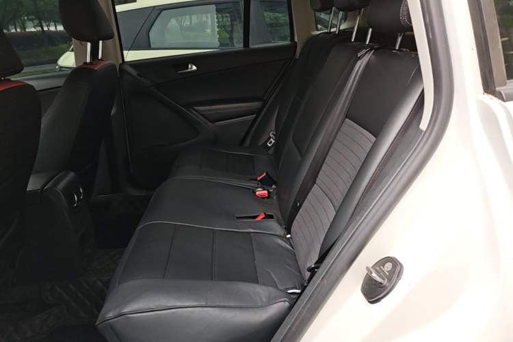 Used Volkswagen Tiguan 2016 280TSI Automatic Two-Wheel-Drive Silk Road Style Edition Left Rear Seat