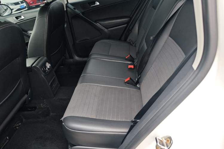 Used Volkswagen Tiguan 2016 280TSI Automatic Two-Wheel-Drive Silk Road Style Edition Left Rear Seat