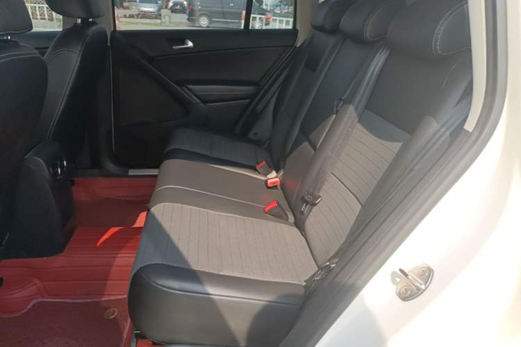 Used Volkswagen Tiguan 2016 280TSI Automatic Two-Wheel-Drive Silk Road Style Edition Left Rear Seat