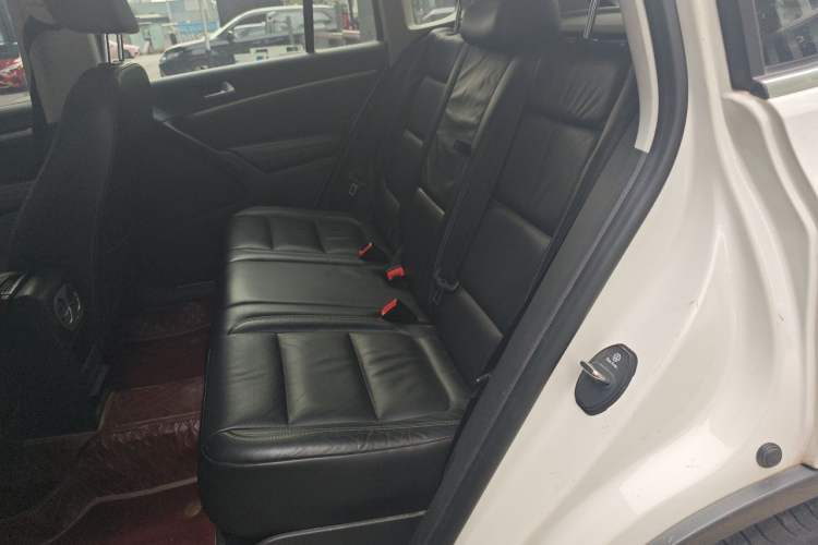 Used Volkswagen Tiguan 2016 300TSI Automatic All-Wheel Drive Luxury Edition Left Rear Seat
