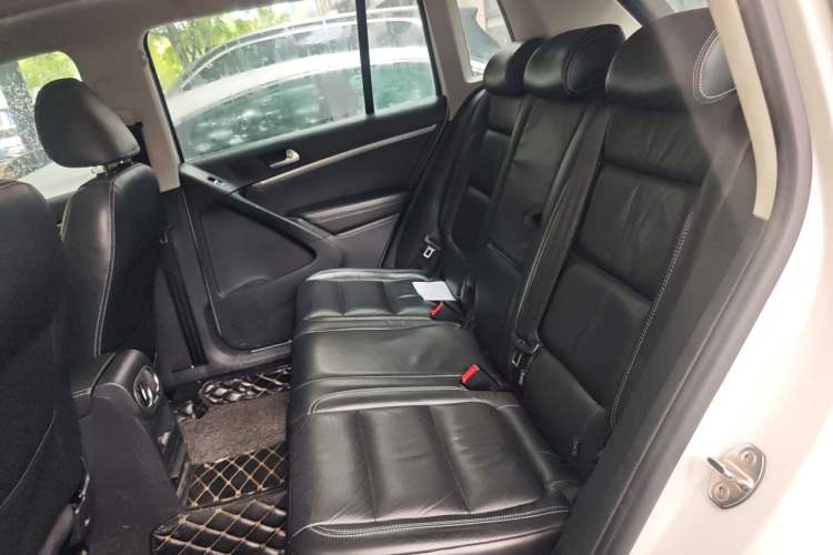 Used Volkswagen Tiguan 2016 300TSI Automatic All-Wheel Drive Luxury Edition Left Rear Seat