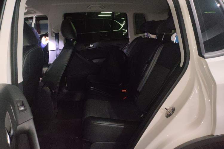 Used Volkswagen Tiguan 2016 280TSI Automatic Two-Wheel-Drive Silk Road Style Edition Left Rear Seat