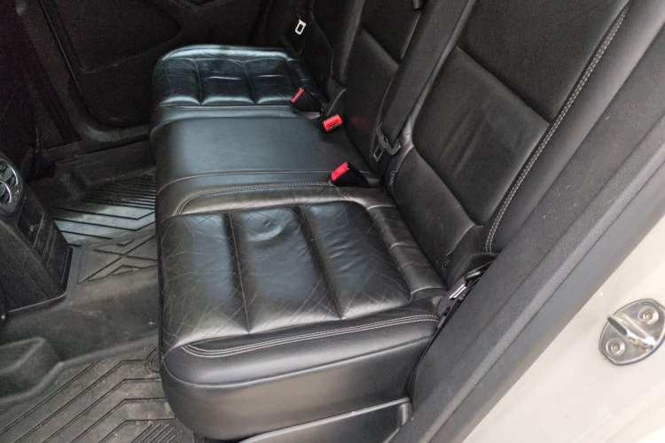 Used Volkswagen Tiguan 2016 280TSI Automatic Two-Wheel Drive Silk Road Comfort Edition Left Rear Seat