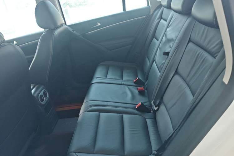 Used Volkswagen Tiguan 2016 280TSI Automatic Two-Wheel Drive Silk Road Comfort Edition Left Rear Seat