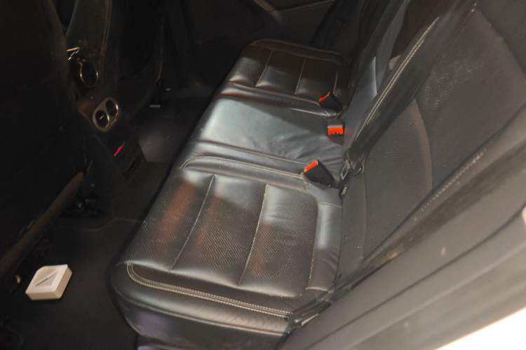 Used Volkswagen Tiguan 2016 300TSI Automatic Two-Wheel Drive Luxury Edition Left Rear Seat