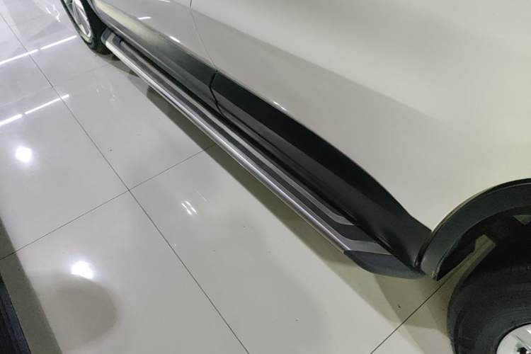 Used Volkswagen Tiguan 2016 300TSI Automatic All-Wheel Drive Fashion Vision Edition Left Side Sill