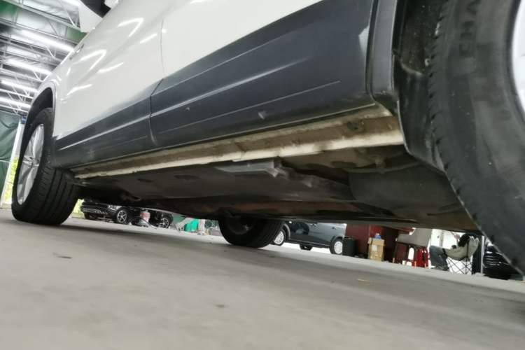 Used Volkswagen Tiguan 2016 300TSI Automatic All-Wheel Drive Fashion Vision Edition Left Side Sill