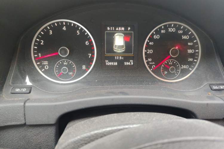 Used Volkswagen Tiguan 2016 300TSI Automatic All-Wheel Drive Luxury Edition Odometer Close Up