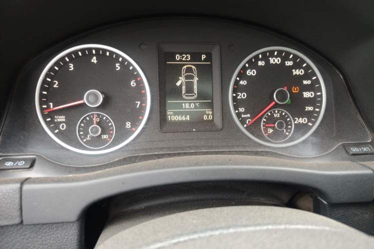 Used Volkswagen Tiguan 2016 300TSI Automatic All-Wheel Drive Fashion Vision Edition Odometer Close Up