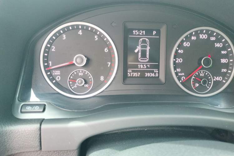Used Volkswagen Tiguan 2016 280TSI Automatic Two-Wheel-Drive Silk Road Style Edition Odometer Close Up
