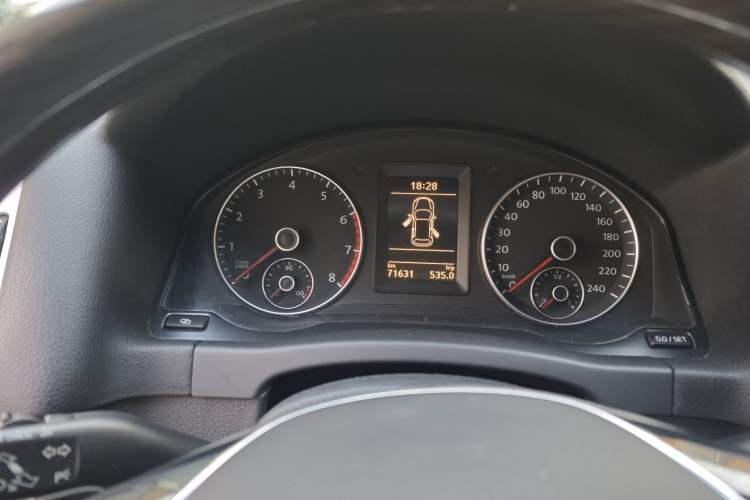 Used Volkswagen Tiguan 2016 280TSI Automatic Two-Wheel Drive Silk Road Comfort Edition Odometer Close Up
