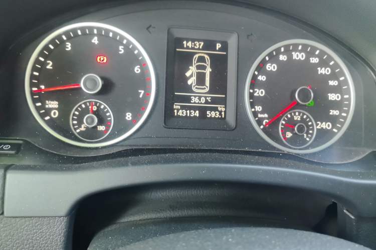 Used Volkswagen Tiguan 2016 280TSI Automatic Two-Wheel-Drive Silk Road Style Edition Odometer Close Up