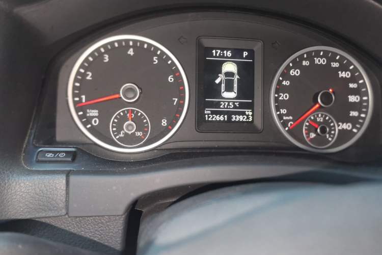 Used Volkswagen Tiguan 2016 280TSI Automatic Two-Wheel-Drive Silk Road Style Edition Odometer Close Up