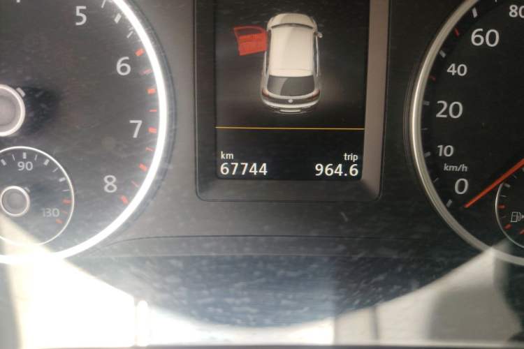 Used Volkswagen Tiguan 2016 2.0 TSI Four-Wheel Drive Standard Version Odometer Close Up