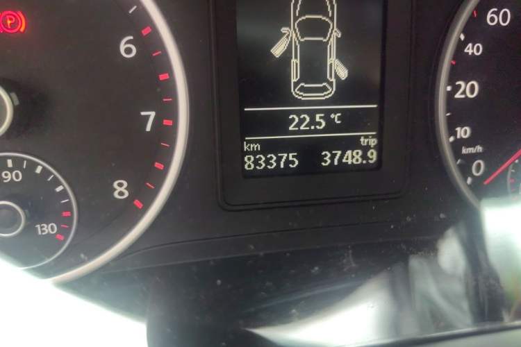 Used Volkswagen Tiguan 2016 280TSI Automatic Two-Wheel-Drive Silk Road Style Edition Odometer Close Up
