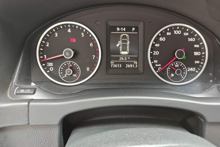 Used Volkswagen Tiguan 2016 280TSI Automatic Two-Wheel-Drive Silk Road Style Edition Odometer Close Up