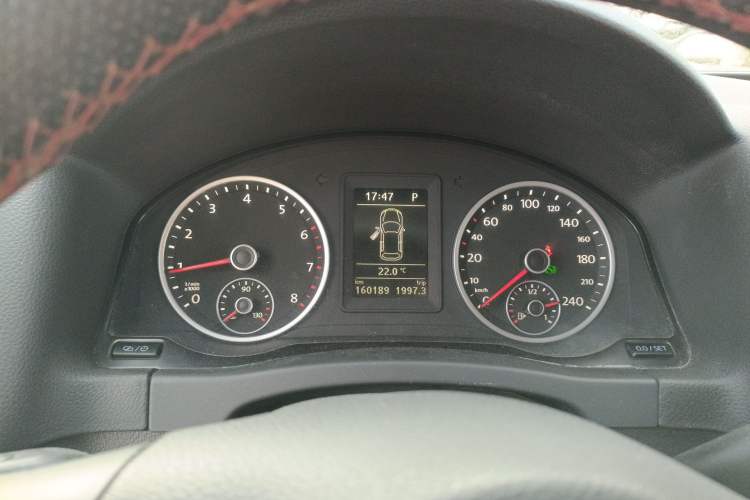 Used Volkswagen Tiguan 2016 300TSI Automatic Two-Wheel Drive Trend Edition Odometer Close Up