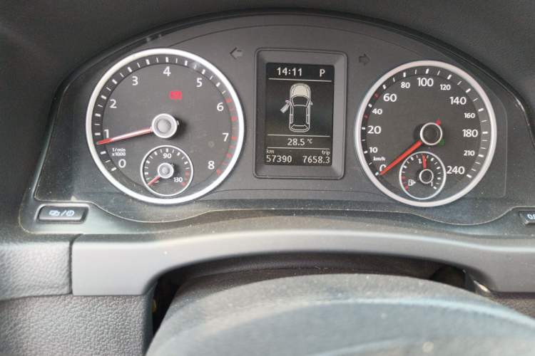 Used Volkswagen Tiguan 2016 280TSI Automatic Two-Wheel Drive Silk Road Comfort Edition Odometer Close Up