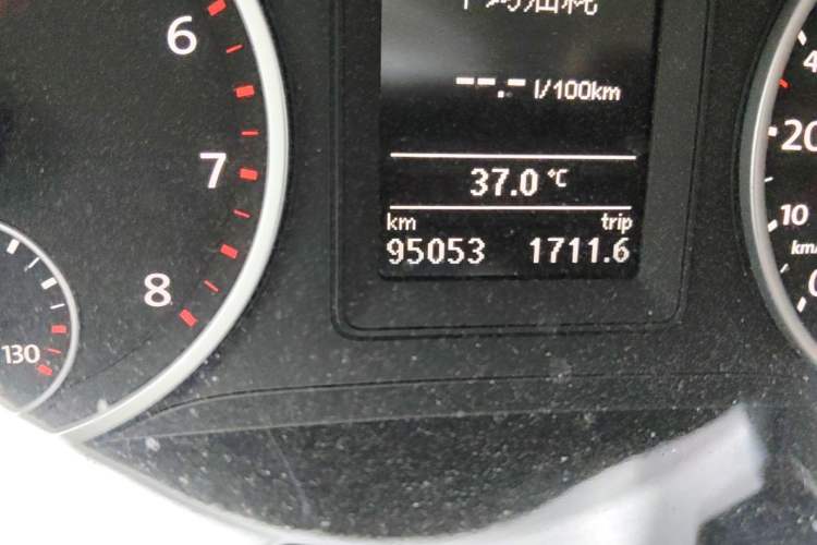Used Volkswagen Tiguan 2016 300TSI Automatic Two-Wheel Drive Comfort Edition Odometer Close Up